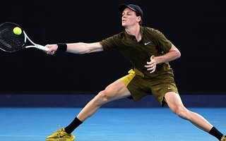 Jannik Sinner: cambios en su saque y debut en el Australian Open 2026