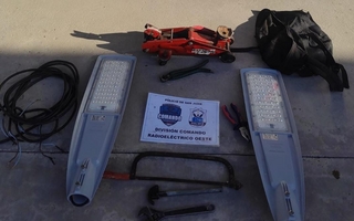 Cayeron dos hombres por robar elementos del alumbrado público