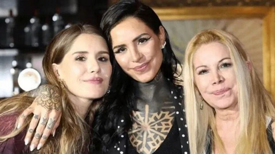 Escándalo en la familia Tinelli: el duro reclamo de Soledad Aquino a sus hijas Cande y Mica