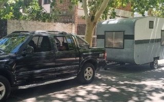 Robaron una camioneta con una familia adentro y abandonaron a dos niños en la ruta