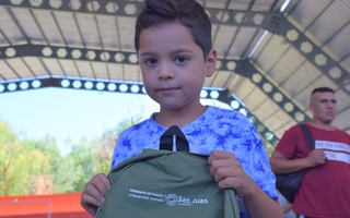 El Gobierno inició la entrega de más de 25.000 kits escolares antes del inicio de clases