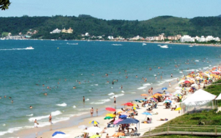 Alerta por casos de gastroenteritis en el sur de Brasil y playas no aptas 