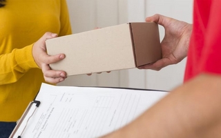 Compras en el exterior: el puerta a puerta explotó en 2025