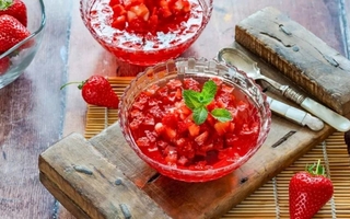 Gelatina de frutilla: la receta clásica, fácil y refrescante para el verano