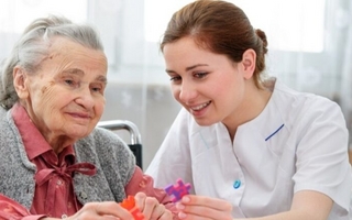 Guía PAMI 2026: Cómo renovar el subsidio de acompañante terapéutico