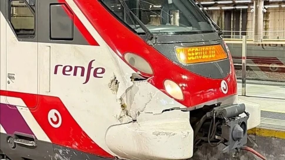 Otro accidente ferroviario en España: un muro coyó sobre el tren mientras pasaba