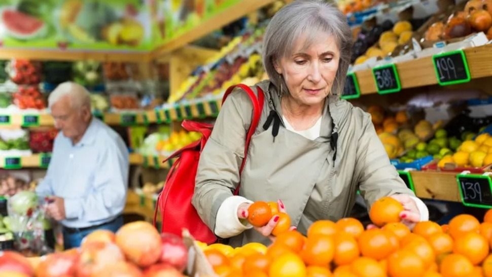 El consumo masivo creció 2 % en 2025, pero sigue débil