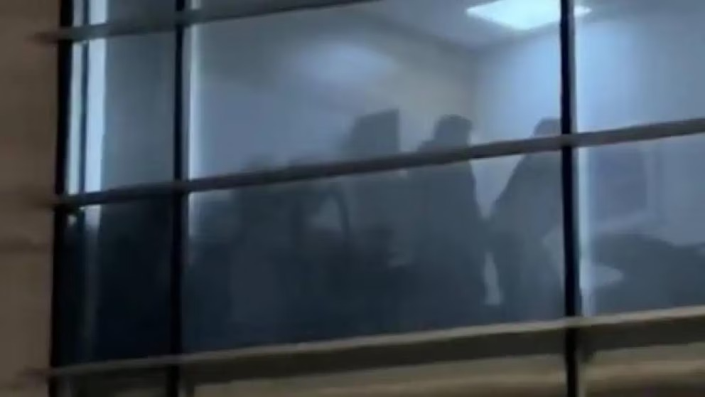 Lo despidieron por tener relaciones sexuales en su oficina y demandó a la empresa