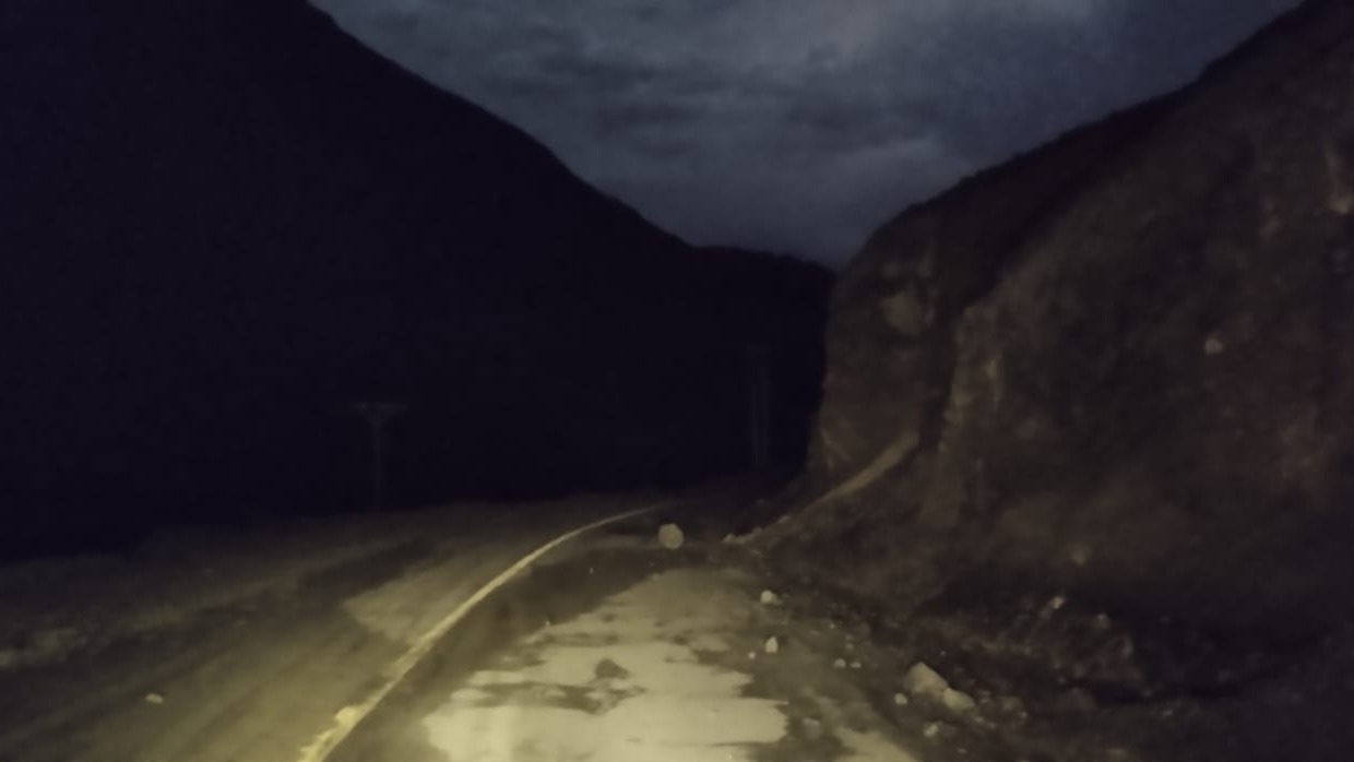 Corte total en la Ruta 150 por caída de piedras entre Rodeo y Jáchal