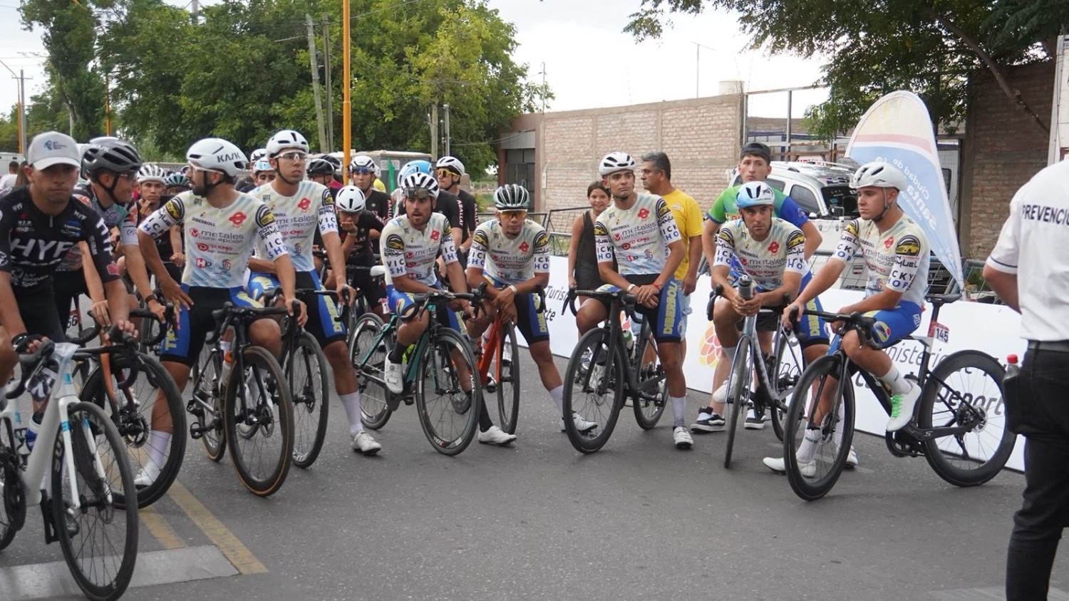 Con 17 equipos y 118 ciclistas, comenzó la 41° edición de la Vuelta a San Juan