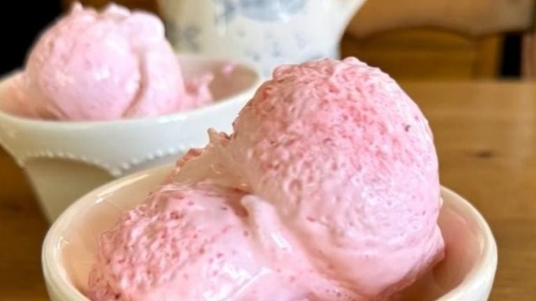 Espumilla de frutilla: el secreto de la mousse que se hace helado