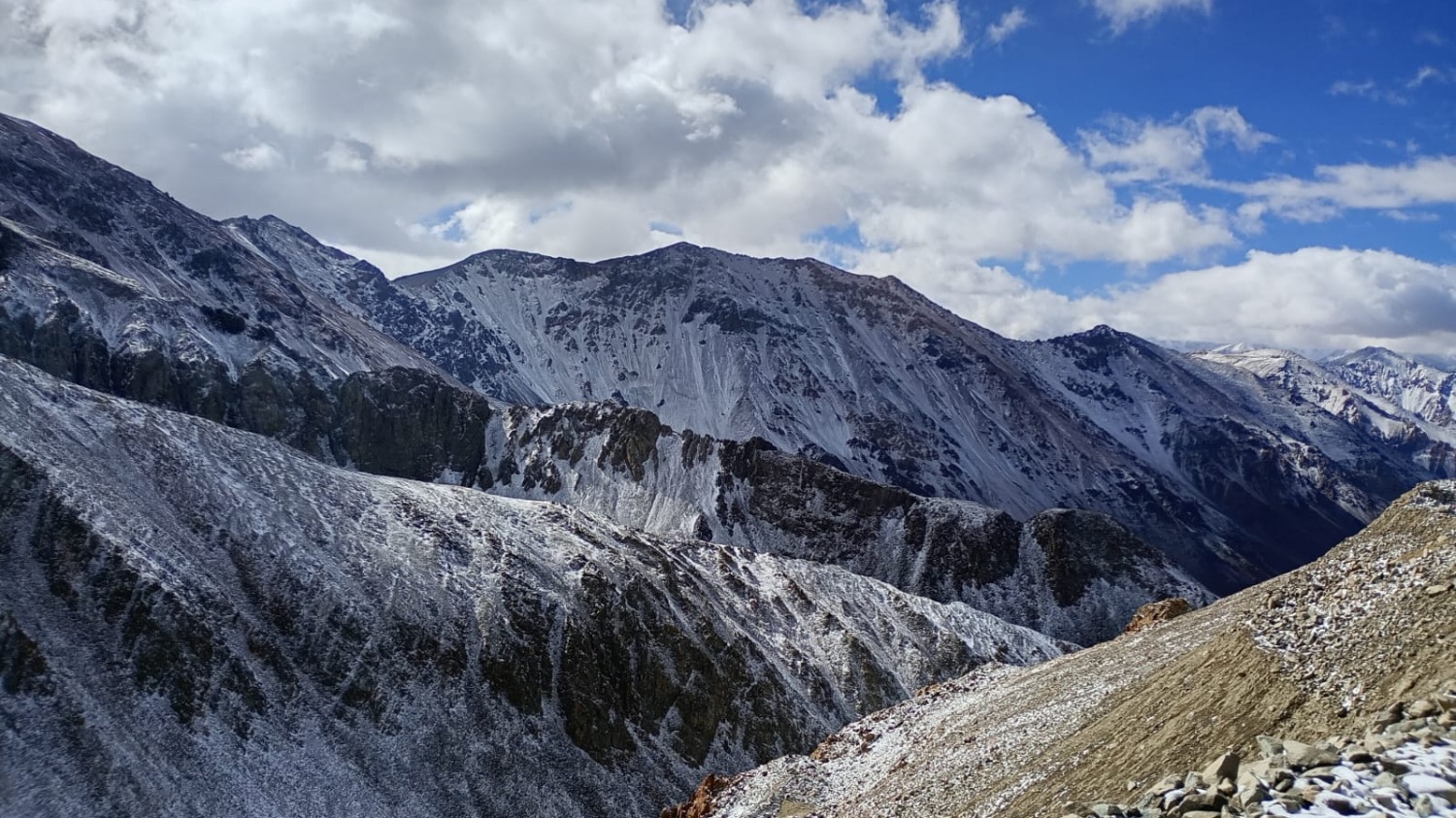 Postales impactantes de la cordillera sanjuanina con nieve y frío extremo