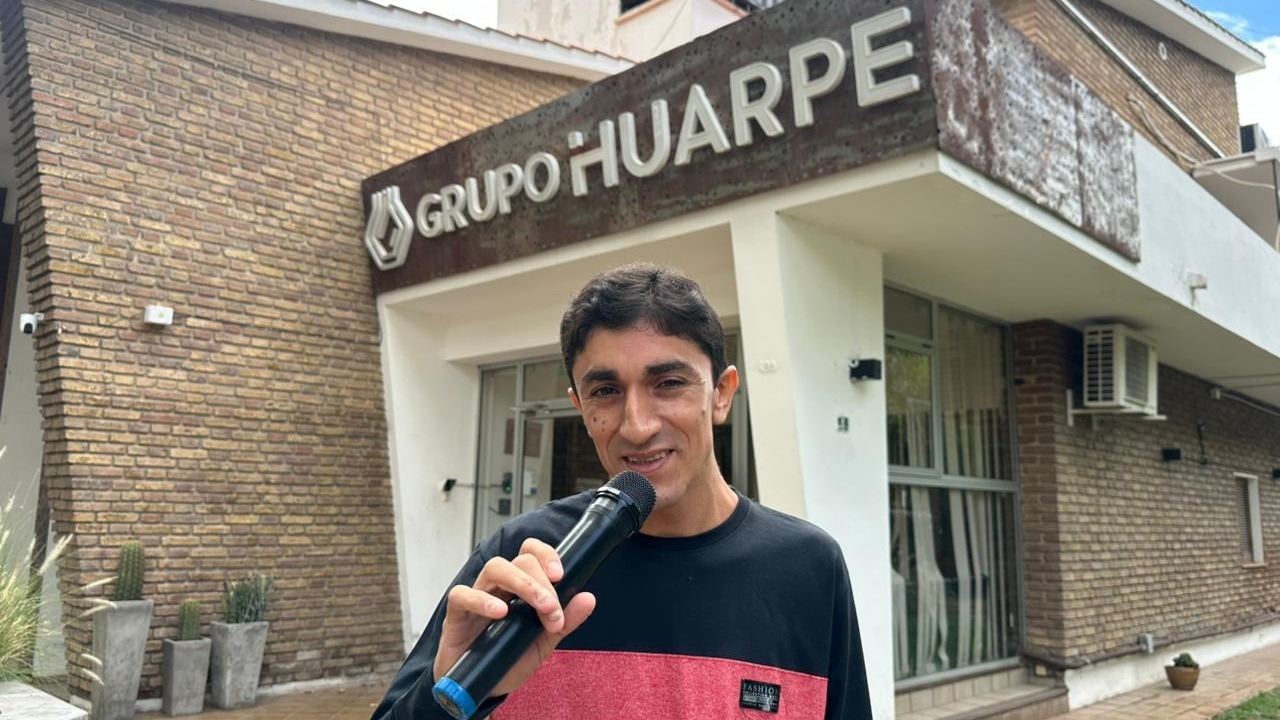 De la parálisis y la depresión a la radio: la historia del ullunero Enzo Carrizo