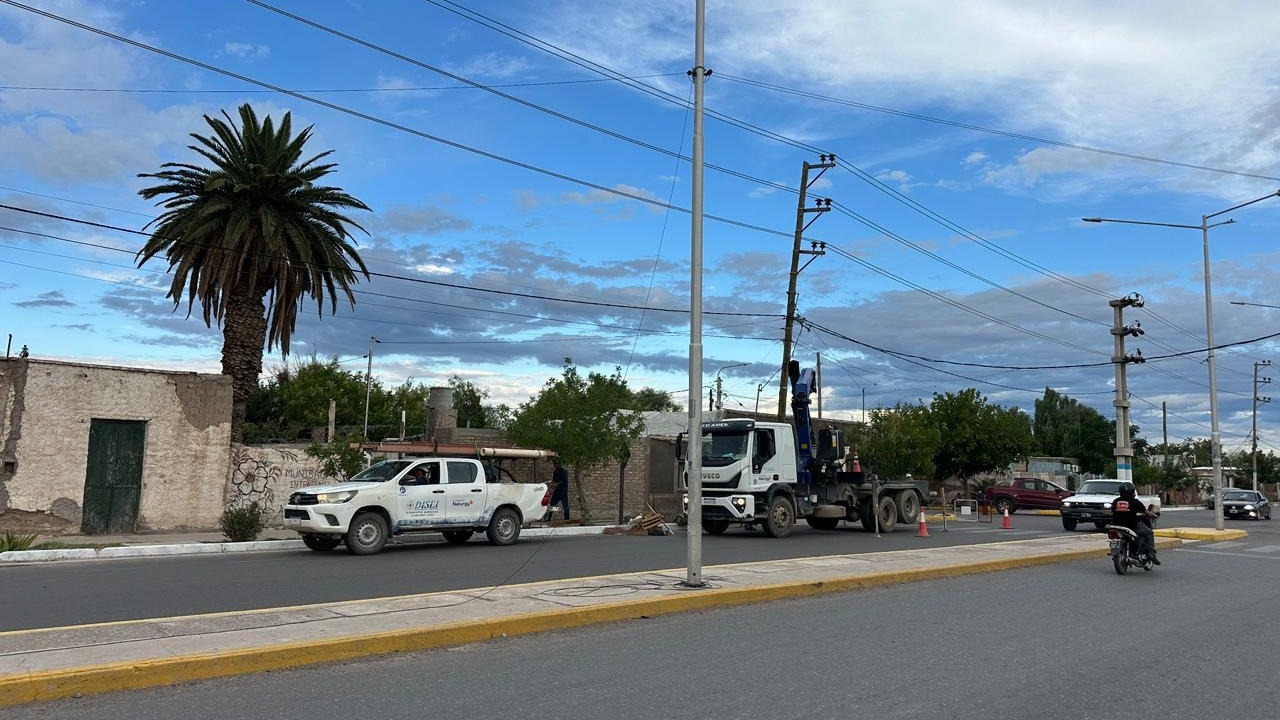 El EPRE intimó a Naturgy y la empresa inició tareas de mantenimiento en postes peligrosos