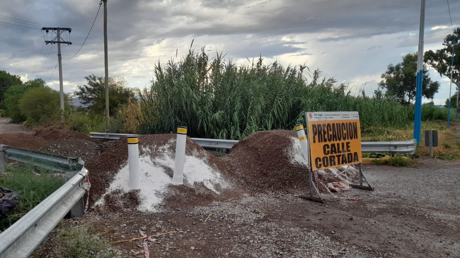 Un hundimiento en Calle 6 dejó sin salida a vecinos y Vialidad dio respuesta  