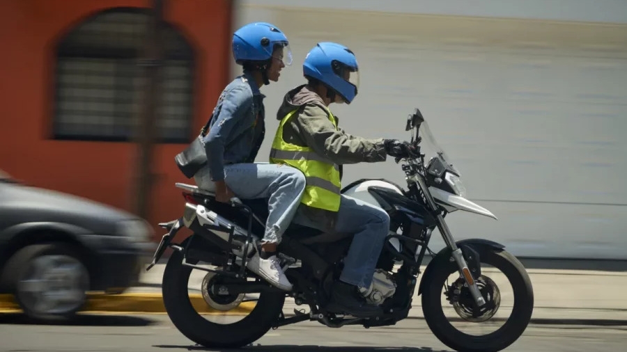 Asaltaron con palos a un conductor de Uber Moto y detuvieron a "El Droguita"