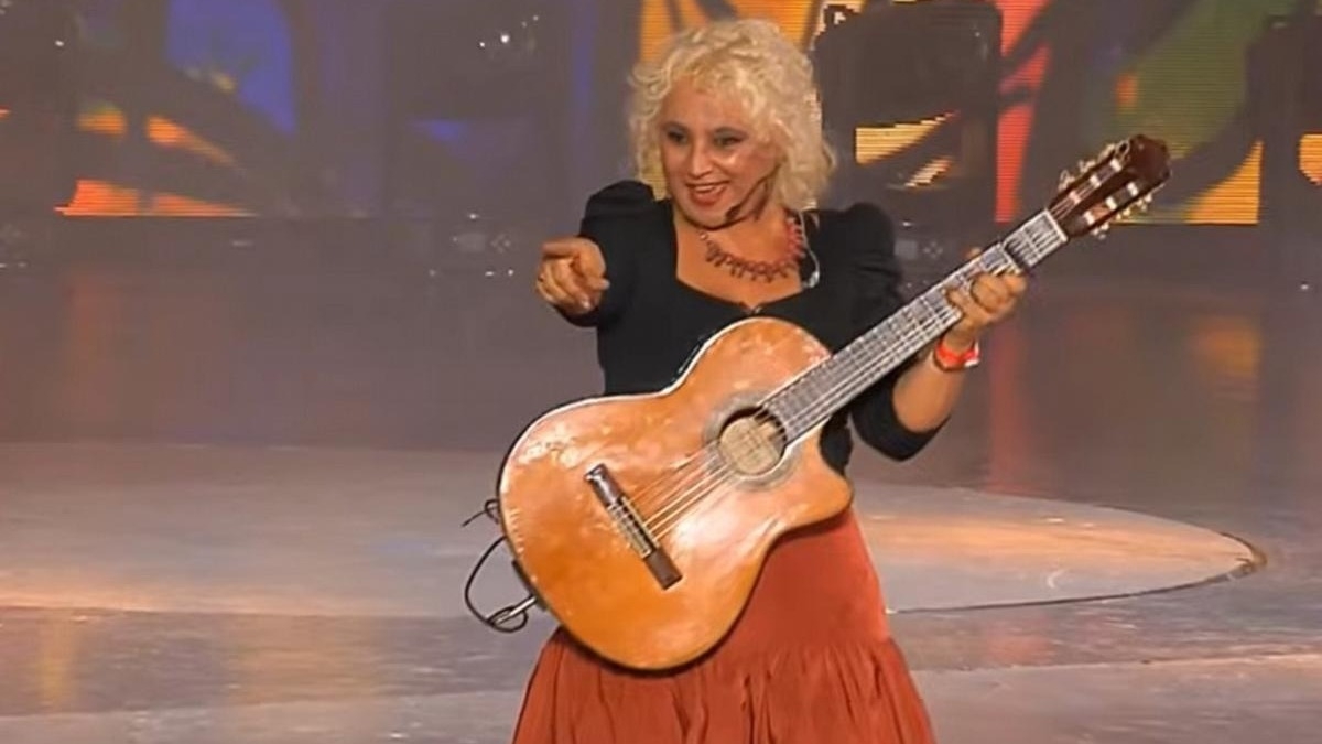 Tensión en Cosquín por el show político de Luciana Jury: lenguaje inclusivo y críticas a Macri y Milei