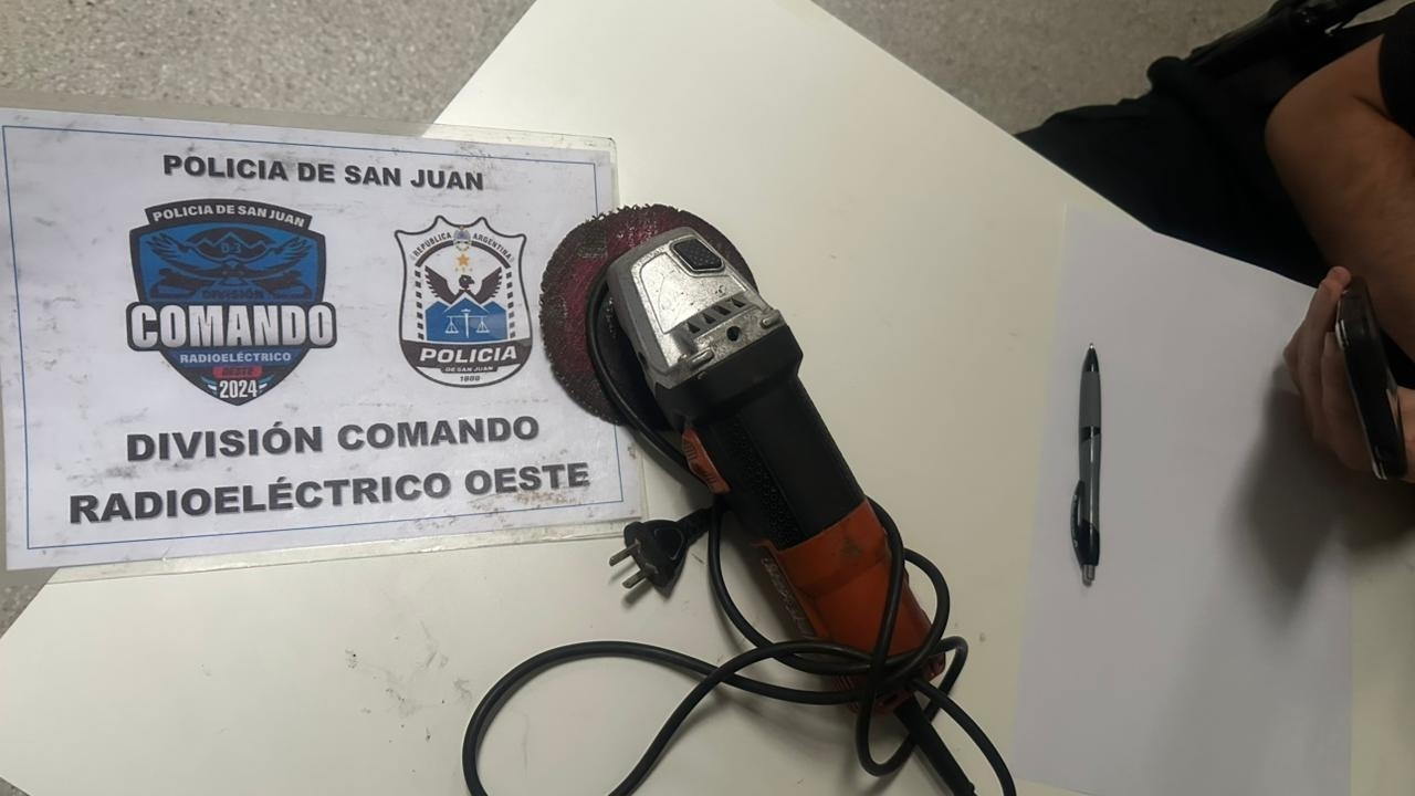 Huyó al ver a la Policía y dejó la amoladora de dudosa procedencia