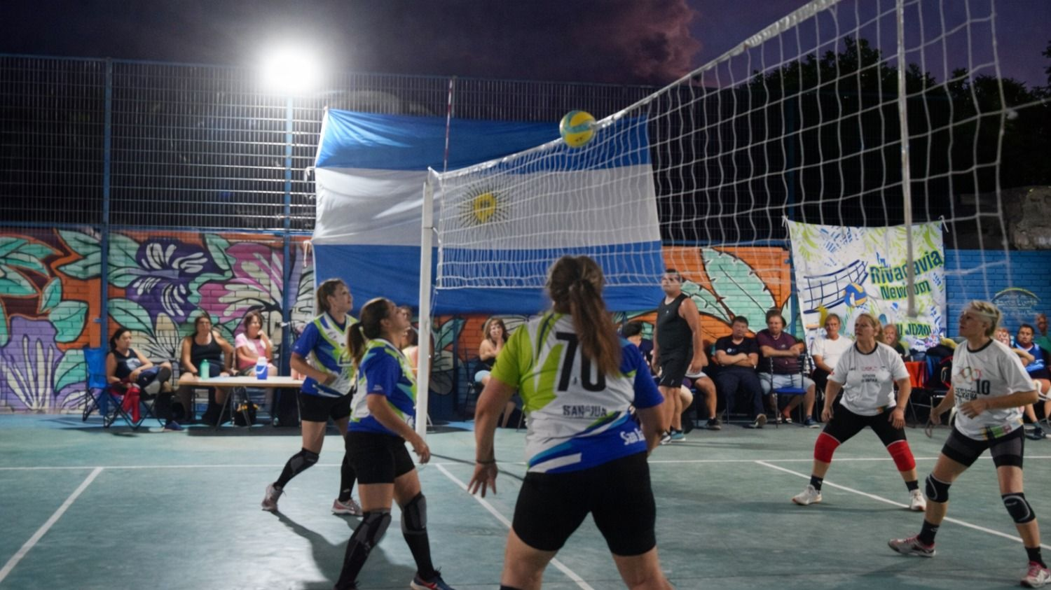 Con gritos, mates y juego comenzó el Torneo Femenino de Newcom en Santa Lucía 