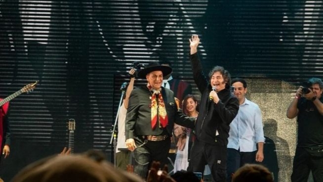 Expulsaron al Chaqueño Palavecino de Raíces Criollas tras cantar con Milei