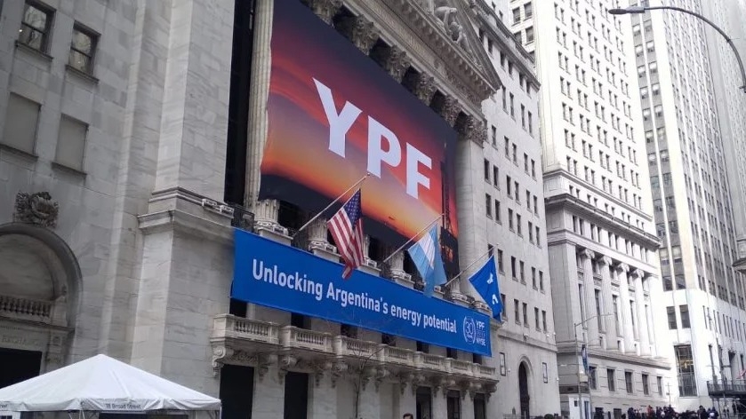 Caso YPF: Argentina denunció hostigamiento de Burford en Nueva York