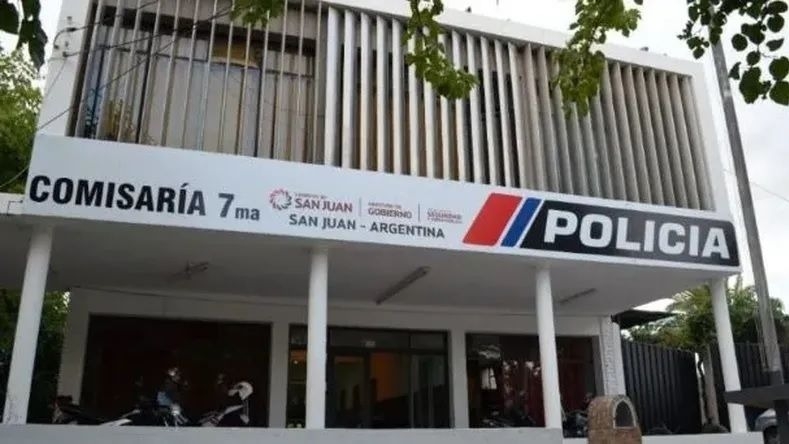 Balearon y apuñalaron a un joven de 19 años en el barrio Las Pampas