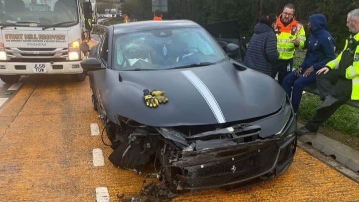 Kolo Muani protagonizó un accidente con su Ferrari en Inglaterra