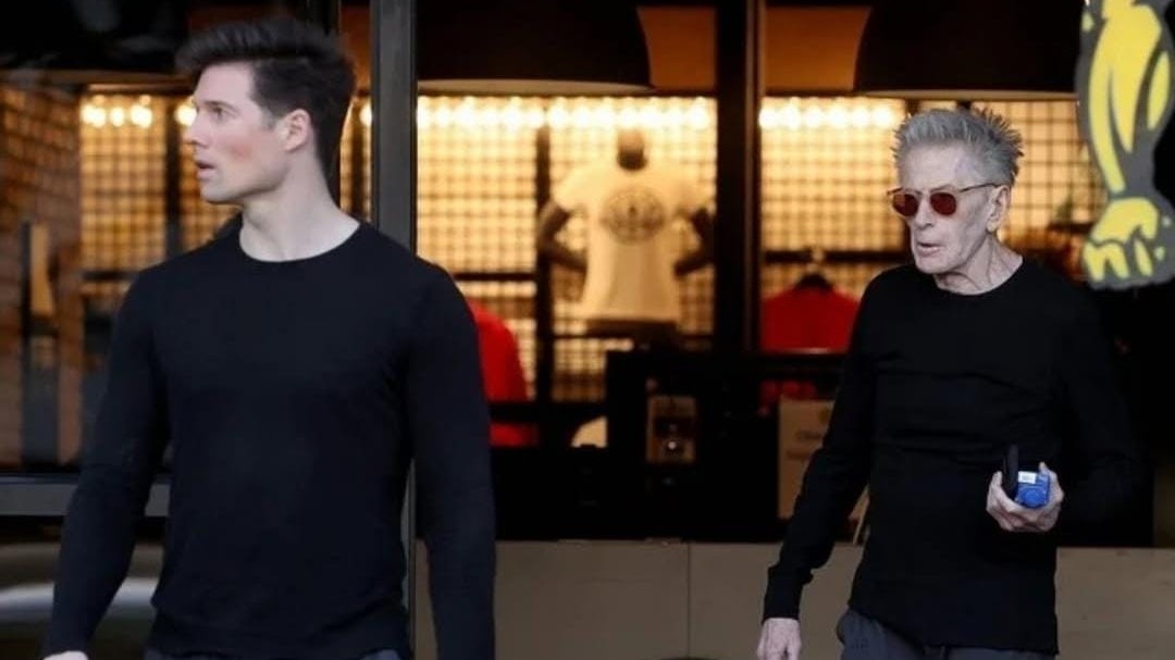 Calvin Klein reapareció a los 83 años junto a su novio de 37 en un gimnasio 
