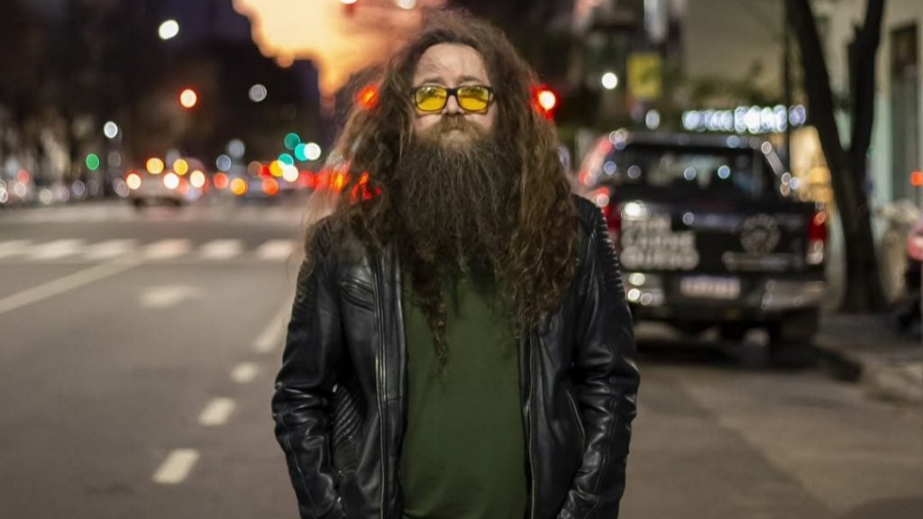 "Bochi" Bozzalla, guitarrista de Las Pastillas del Abuelo, se presenta en San Juan