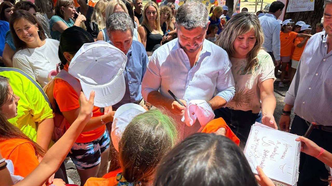 Visita del gobernador Marcelo Orrego por las colonias de verano