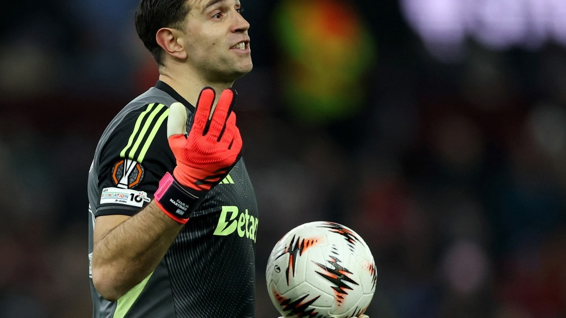 Con un gol en contra al Dibu, Aston Villa dio vuelta el partido y clasificó