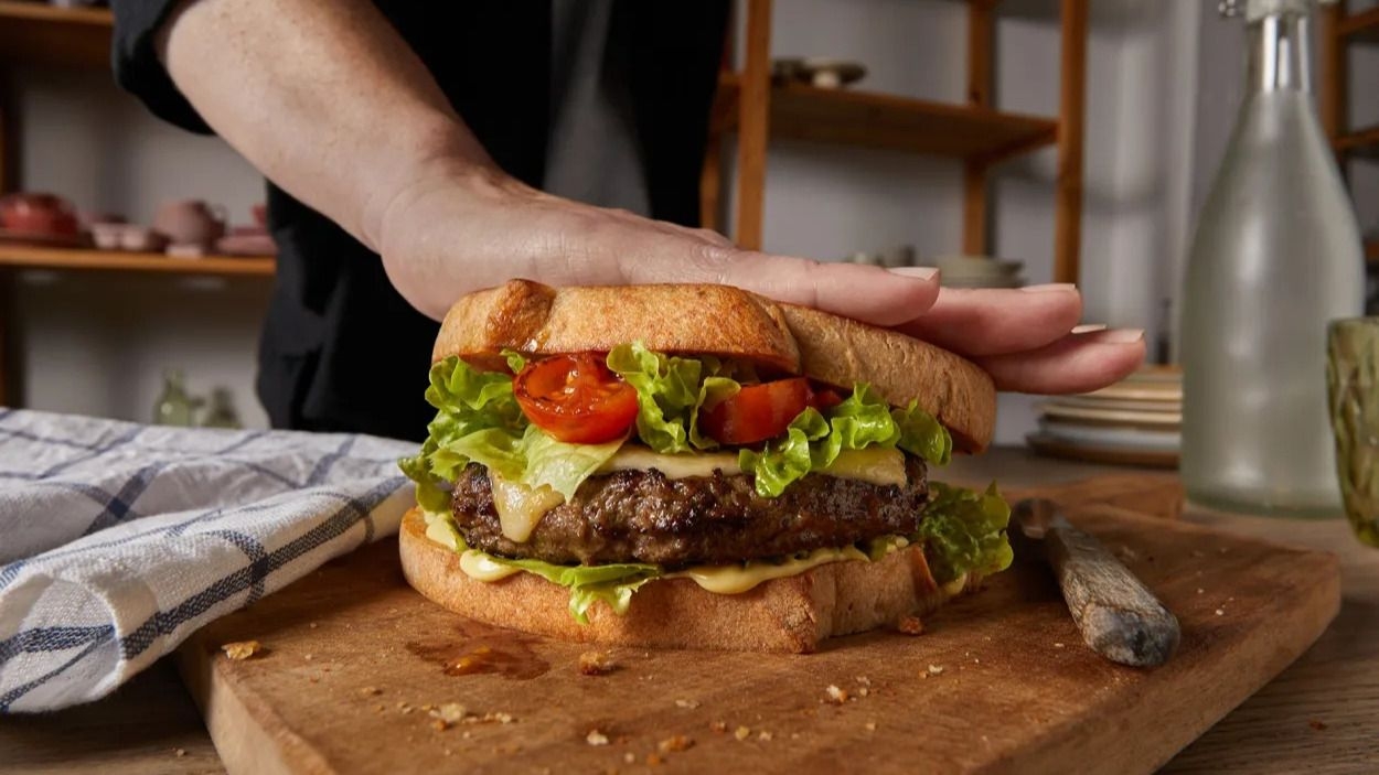 Frigorífico Pico: creador de las hamburguesas Paty se derrumba ante deudas y suspensiones laborales