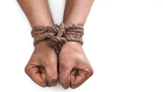 Ataron a un policía retirado y le robaron $6 millones