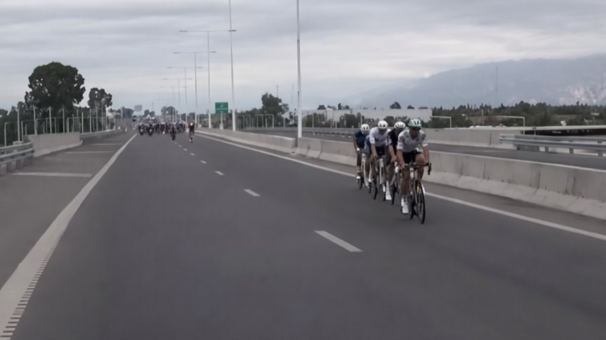 El desafío supremo comenzó: los ciclistas ya luchan en la ascensión al Alto Colorado