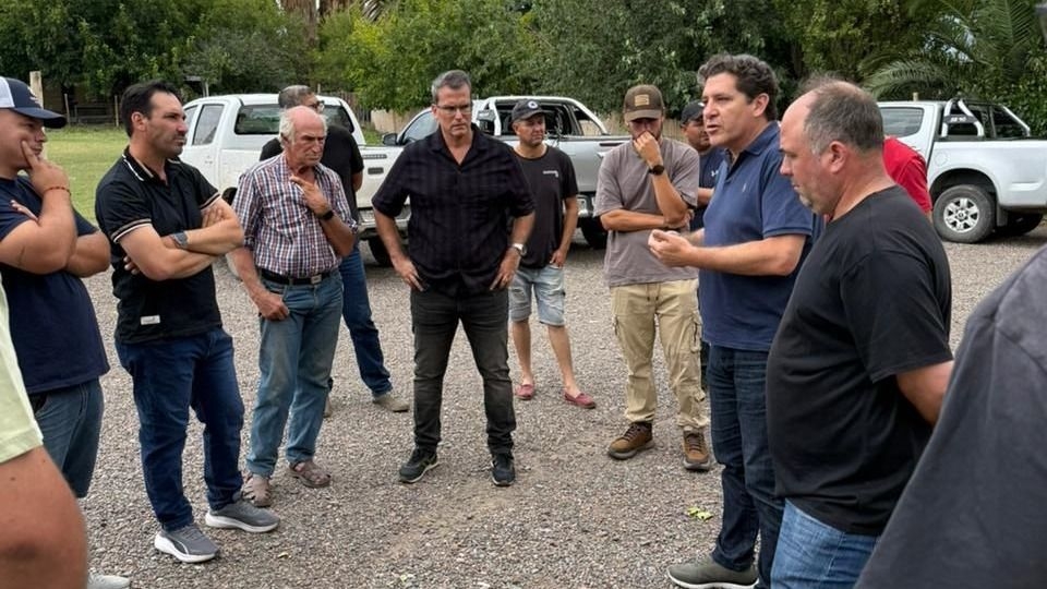 Tras el granizo visitan fincas y asisten a productores