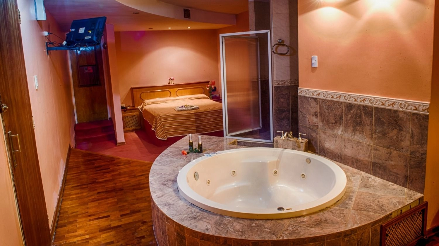 Encontraron a una pareja muerta en un motel: investigan un femicidio seguido de suicidio