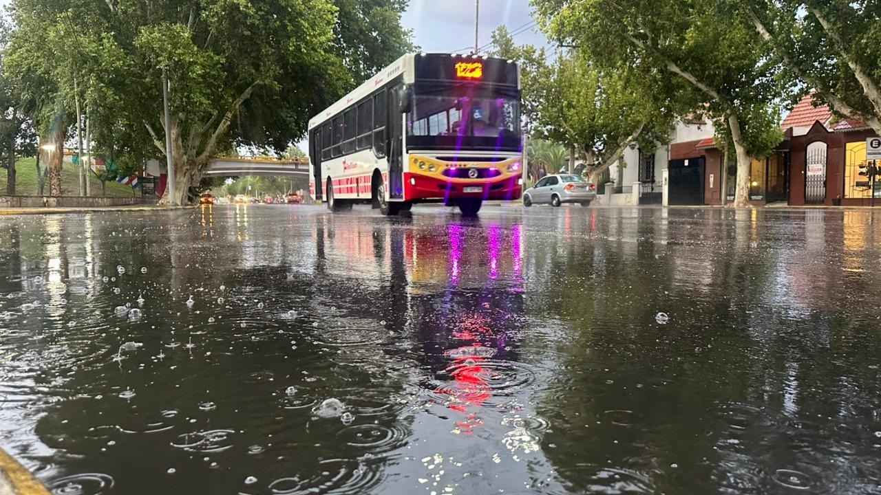 Continúan las tormentas en San Juan: alerta amarilla para este domingo