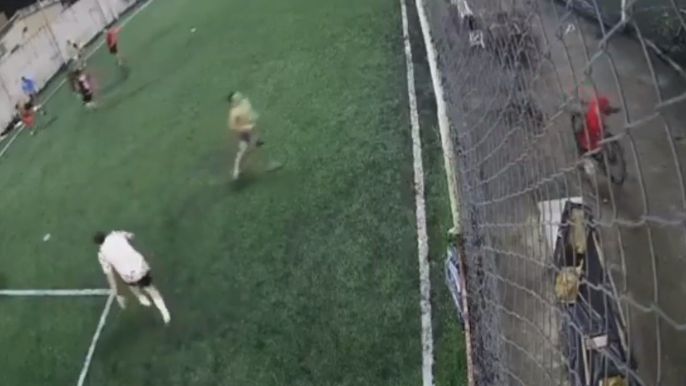 Insólito: pararon un partido para atrapar a un ladrón en Rosario