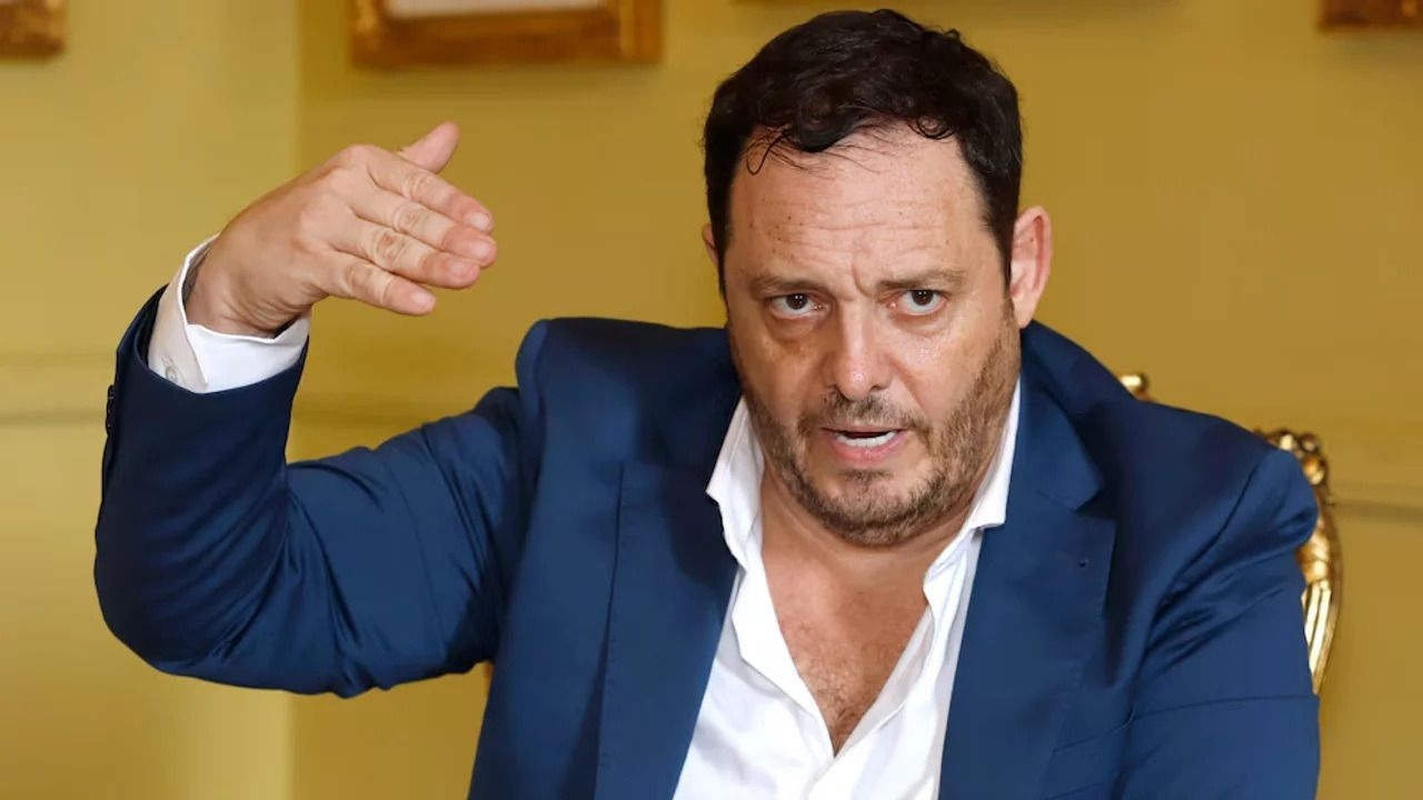 Maniobras sospechosas para cancelar una deuda personal con fondos públicos