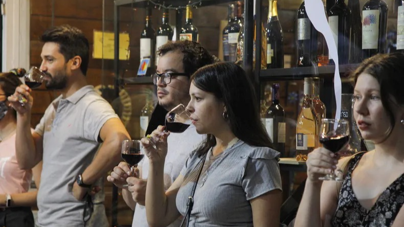 Una maratón sin correr: vinos, tapeo y DJ en una propuesta inédita en San Juan