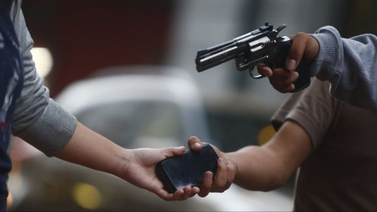 Asalto violento en Chimbas: encañonaron a un automovilista y le robaron todas sus pertenencias