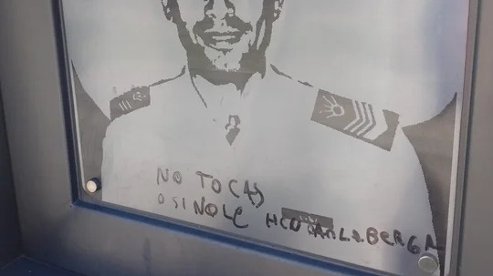 Vandalizaron con pintadas obscenas el monumento a un héroe sanjuanino del ARA San Juan