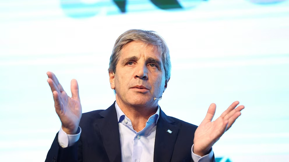 Caputo admitió que no avalaba cambiar el índice de inflación y habló del dato de enero