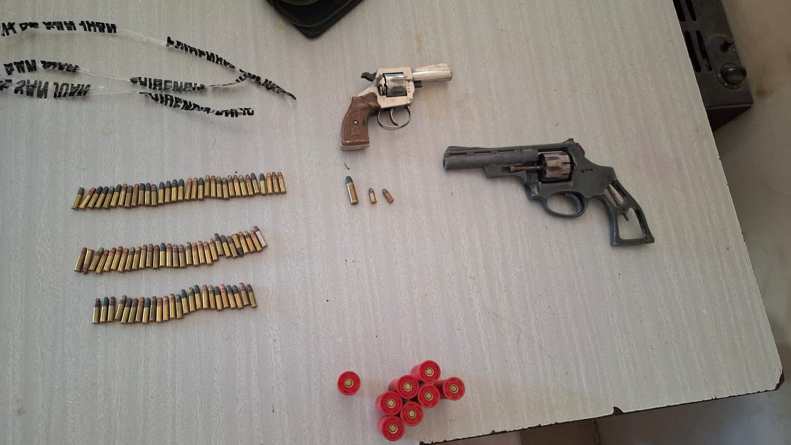 En varios procedimientos la Policía secuestró armas, municiones y plantas de marihuana