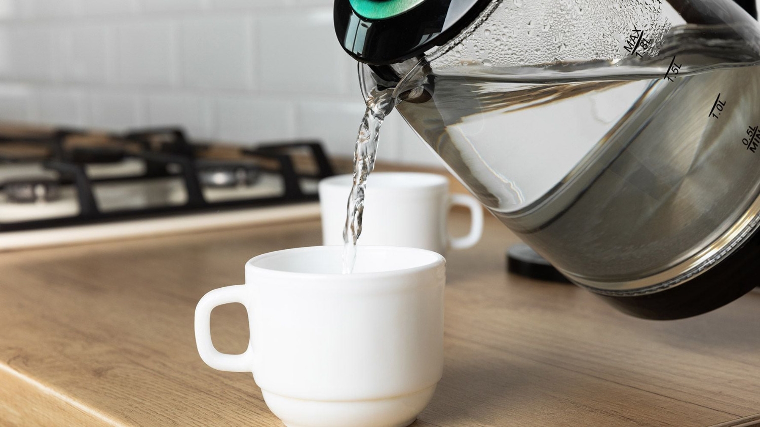 La moda del agua caliente en ayunas: qué dice la ciencia sobre sus verdaderos beneficios