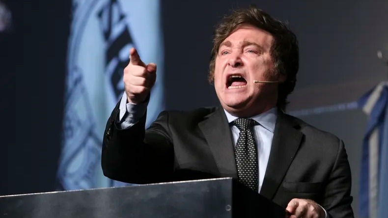 Milei lanzó una oficina para desmentir noticias y exponer "errores" de medios