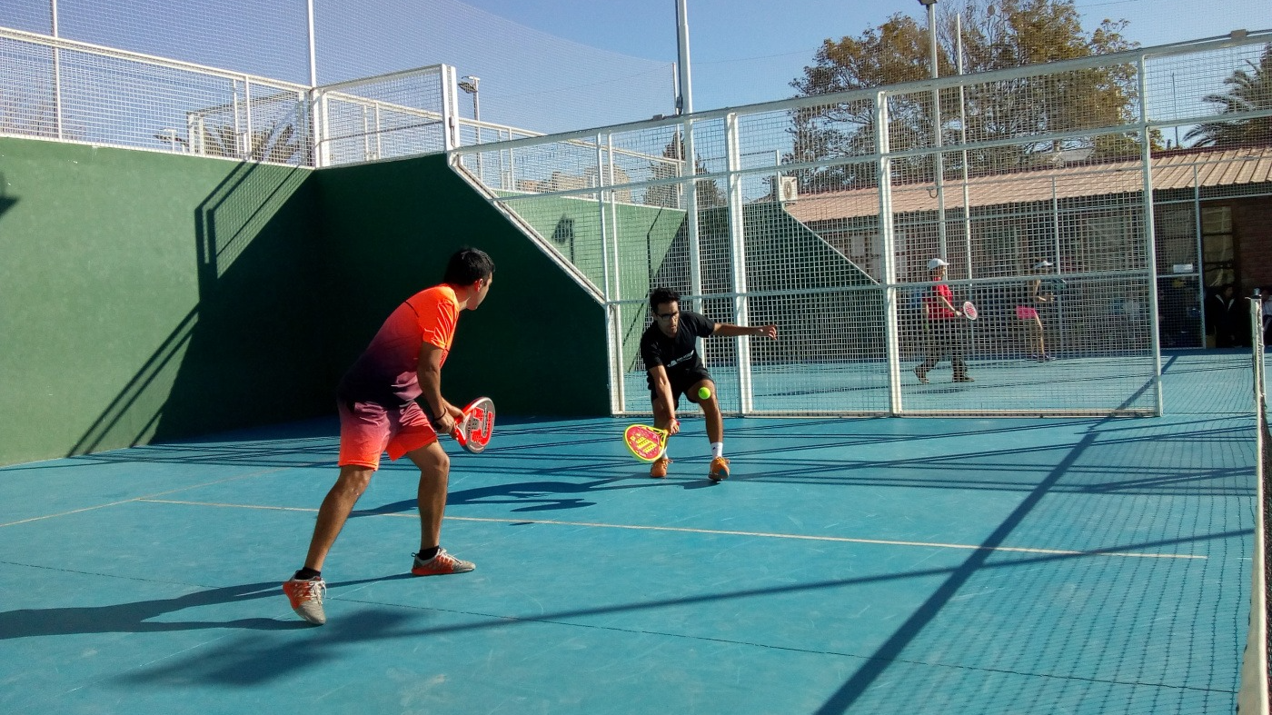 No le reservaron turno en una cancha de pádel y golpeó al encargado 