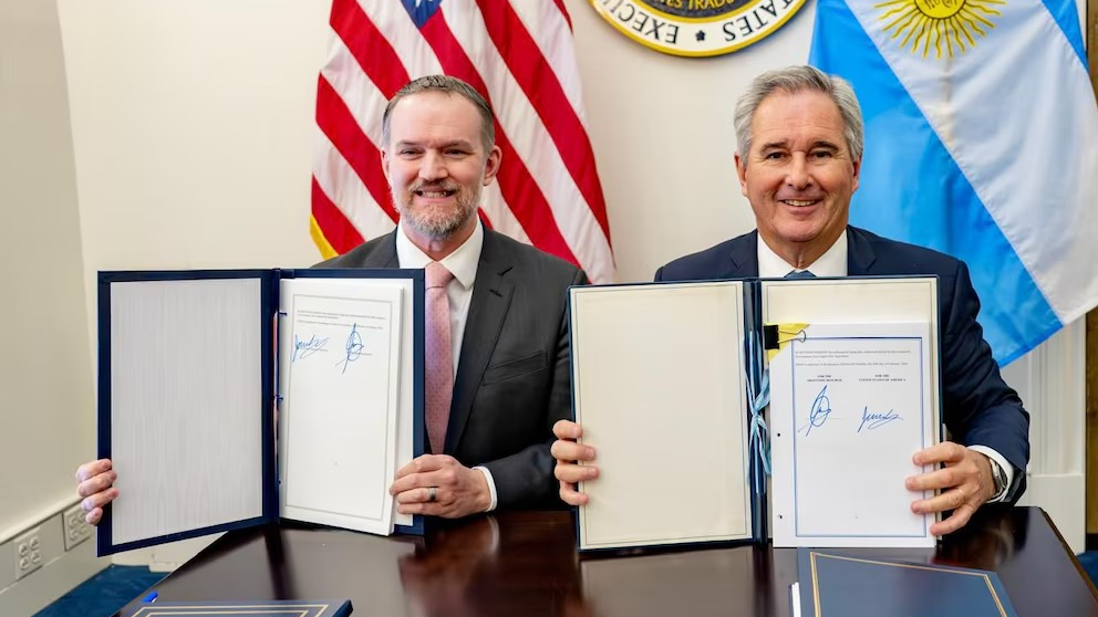 El oficialismo analiza tratar el acuerdo con EEUU en sesiones ordinarias