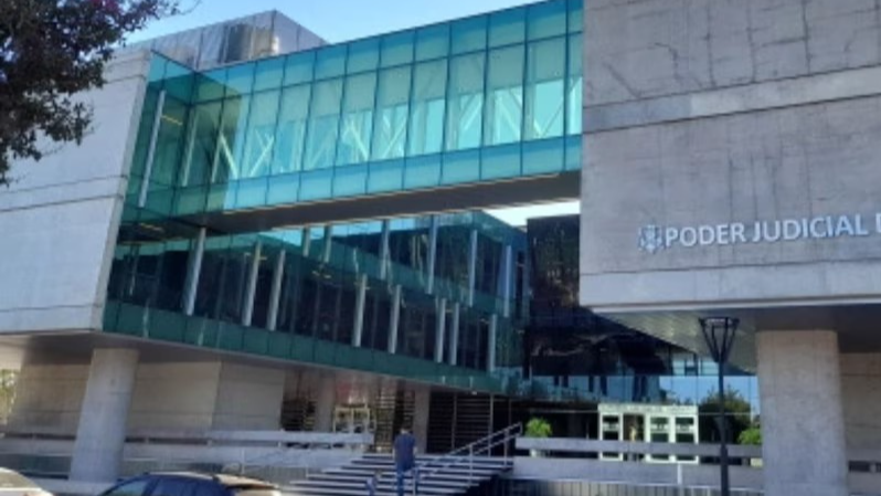 Detuvieron a cinco hombres por abusar sexualmente de un camionero y grabar el crimen