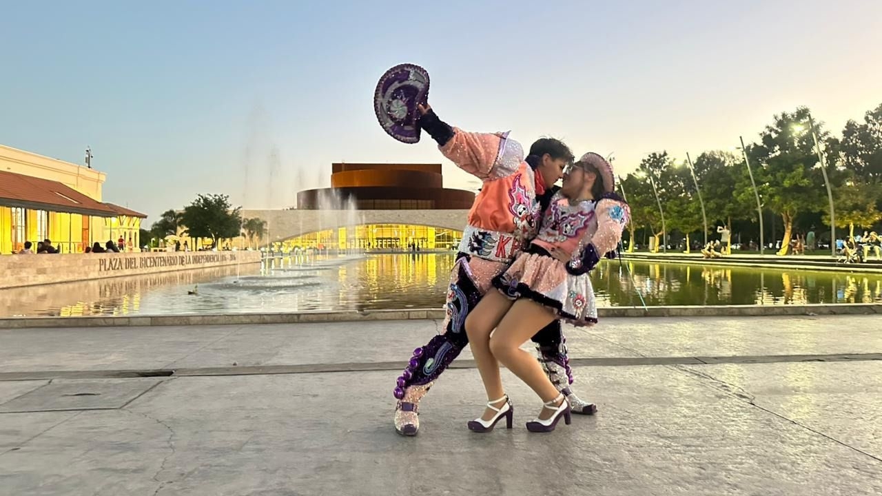 La protesta que fue toda una celebración de color y danza